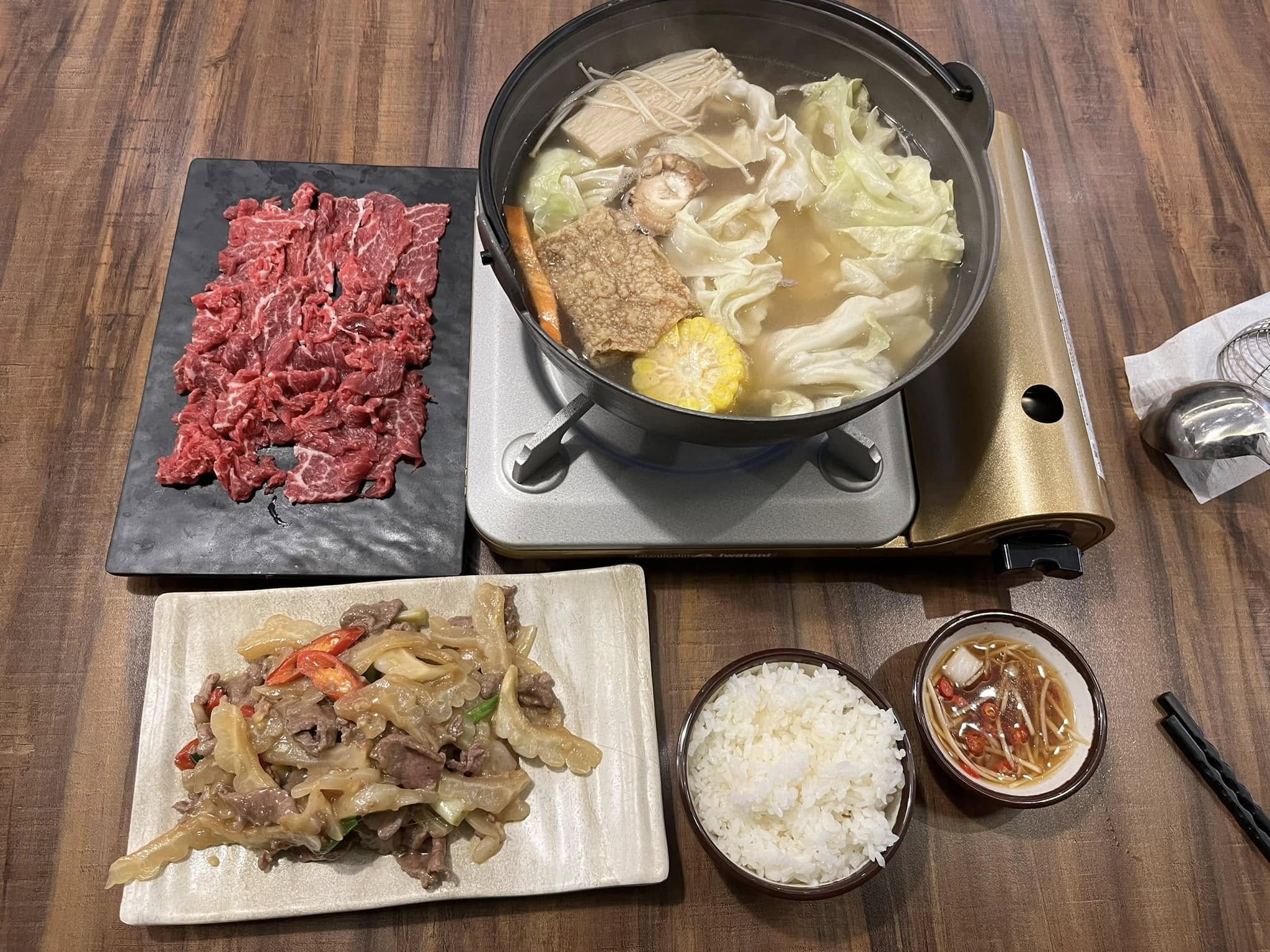 饗客溫體牛涮涮鍋